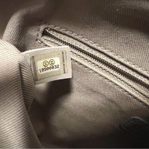 Chanel Easy Caviar Single Flap Bag in Black - Picture 14 of 14